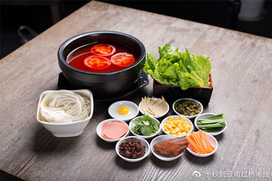 半DIY模式，吃米线也需要仪式感！这样的过桥米线怎能不叫