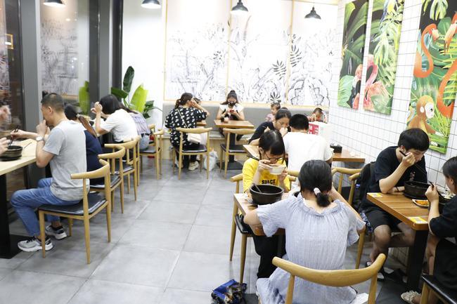 十秒到云南米线加盟门店图